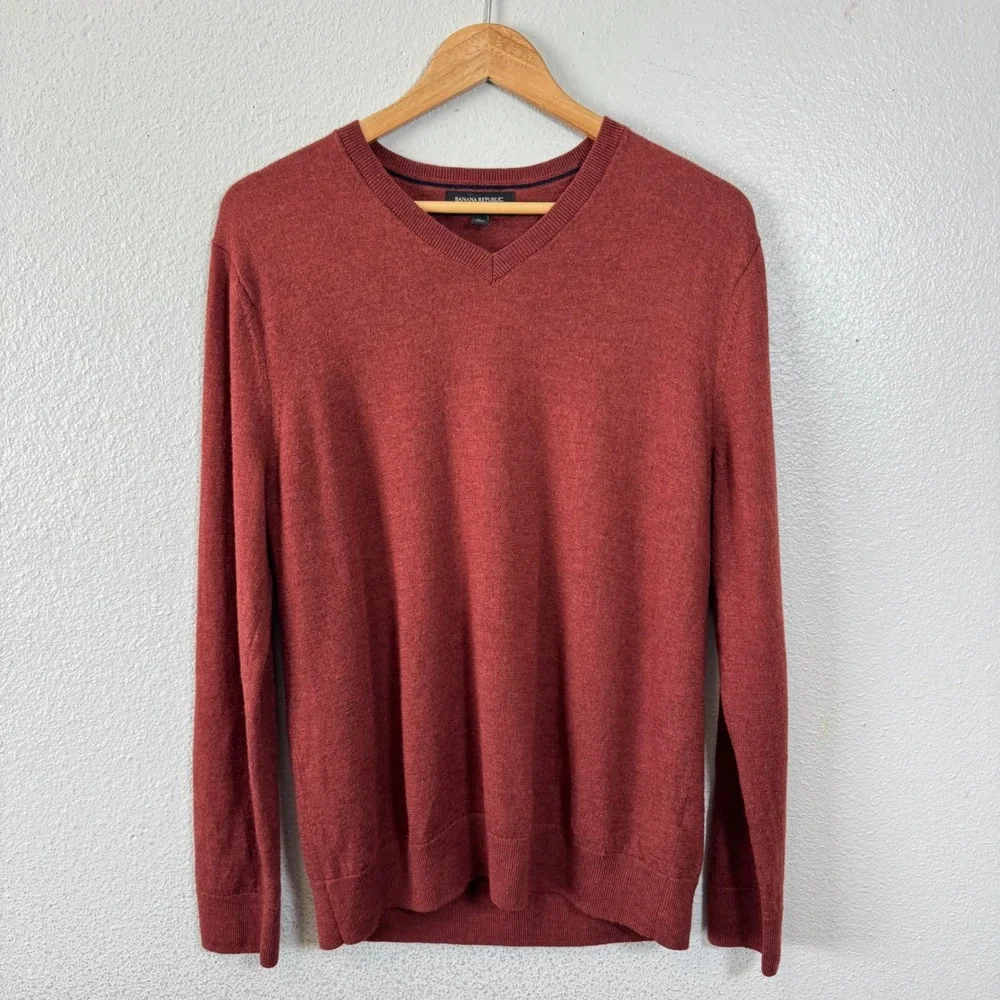 Banana Republic V Neck Merino Wool Sweater Men's Size L Red Long Sleeve Pullover